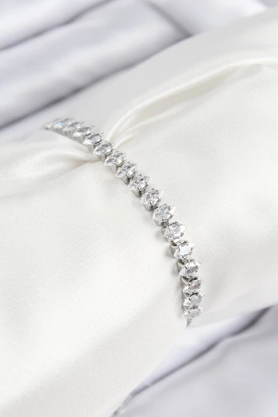 Pirinç Zirkon Taşlı Damla Model Gümüş Renk Asansörlü Kadın Bileklik - TJ-BB7740 ürün görseli 1