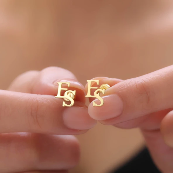 925 Ayar Gümüş İki Harfli Küpe ürün görseli 1