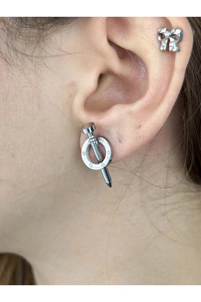 Küpe, Kararmayan Paslanmaz Çelik, Çivi Detaylı, Gümüş Renk, Model384 ürün görseli 1