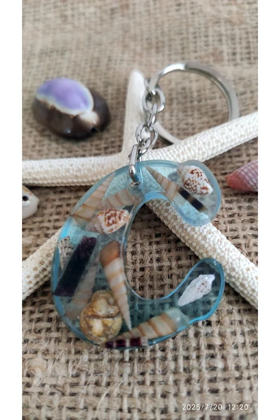 "C" HARFİ - Açık Mavi Deniz Epoksi Harf Anahtarlık – Gerçek Deniz Kabuğu, El Yapımı, Benzersiz - Resim 2