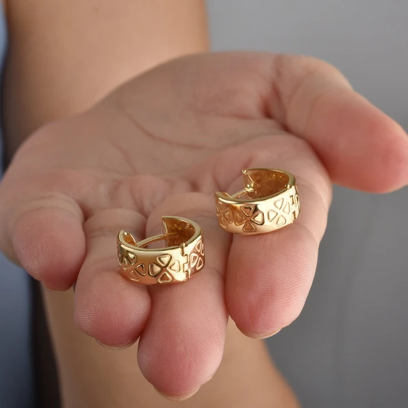 14 Ayar Mikron Altın Kaplama Kalın Desenli Huggie Halka Gümüş Küpe - E00297 - Resim 2