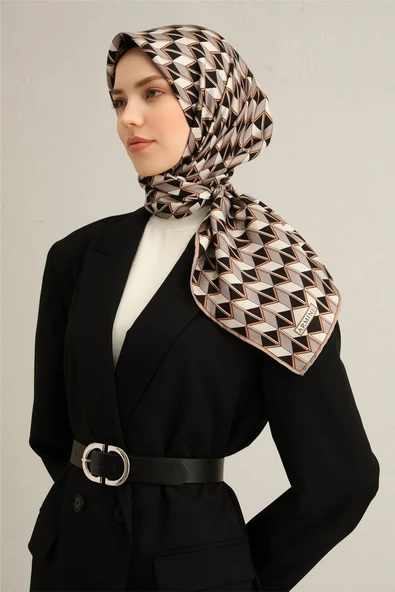 Geometrik Desenli Sura Saf İpek Eşarp - 9309 ürün görseli 1