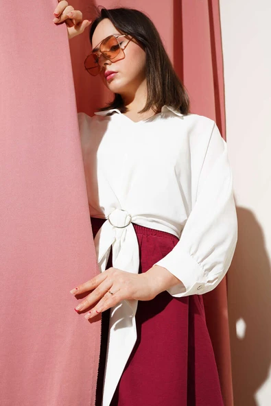 Kemer Tokası Detaylı Bluz Beyaz ürün görseli