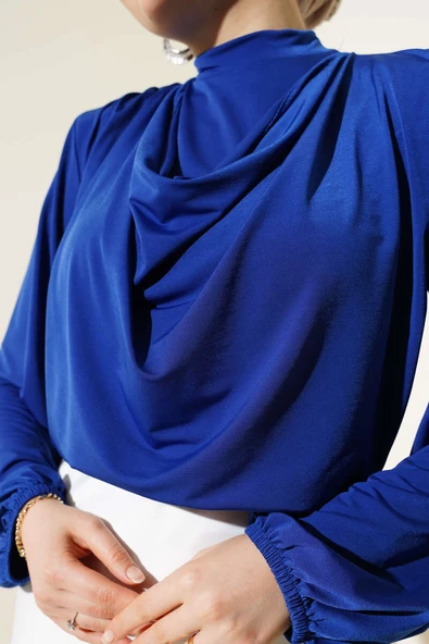 Degaje Yaka Omuz Vatkalı Sandy Bluz Saks - Resim 4