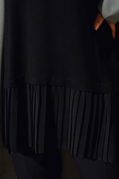 Etek Ucu Pileli Kolsuz İçlik Siyah - Resim 4