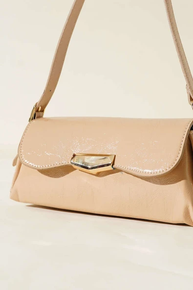 Mıknatıs Kapaklı Rugan Çanta Latte - Resim 3