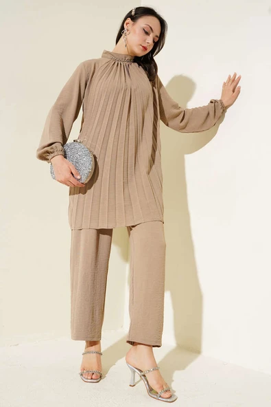 Yaka Taşlı Pileli Tunik İkili Takım Latte ürün görseli 1