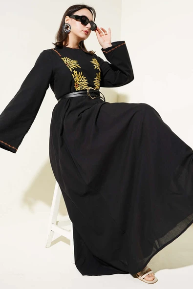 Önü Nakışlı Kloş Elbise Siyah ürün görseli 1