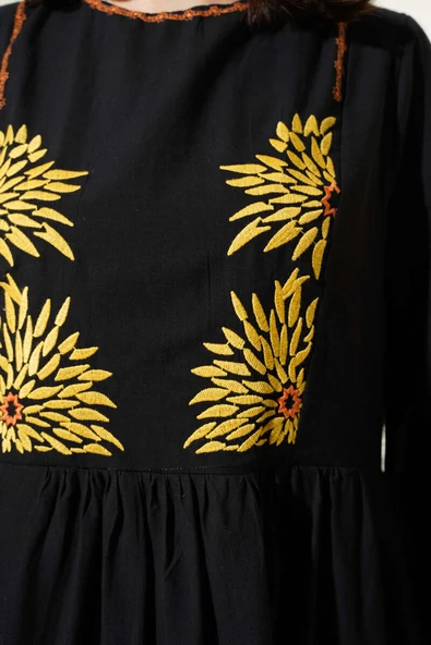 Önü Nakışlı Kloş Elbise Siyah - Resim 4