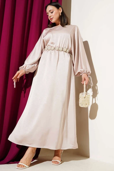 Beli Lastikli Yarasa Kol Saten Elbise Bej ürün görseli 1