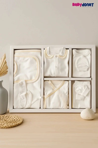 Çizgi Desenli 10 Parça Kutulu Kız Bebek Hastane Çıkış Seti