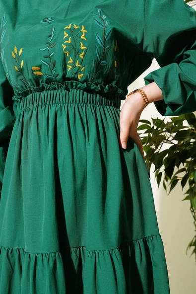 Nakışlı Bel Lastikli Kat Kat Elbise Zümrüt - Resim 4