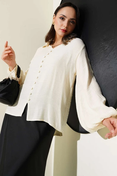Bebe Yaka Düğme Detaylı Gofre Bluz Ekru ürün görseli