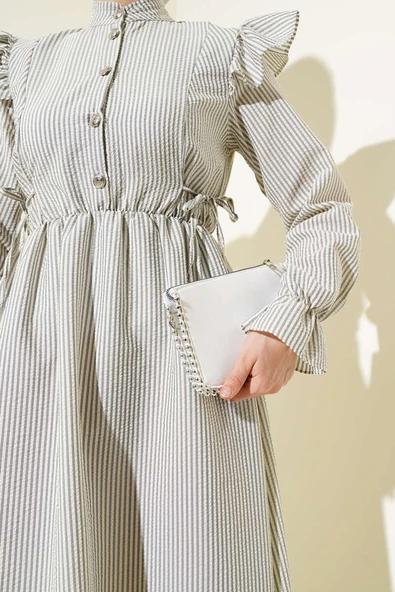 Omuz Fırfırlı Bel Lastikli Gofre Elbise Füme - Resim 4