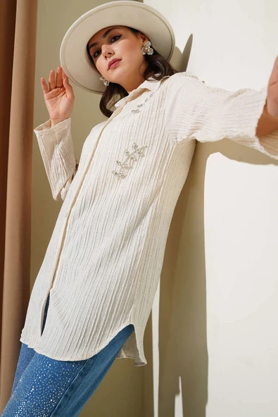 Önü İncili Kabartma Çizgili Gömlek Ekru ürün görseli 1