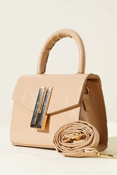 Metal Arma Detaylı Kare Çanta Latte ürün görseli 1