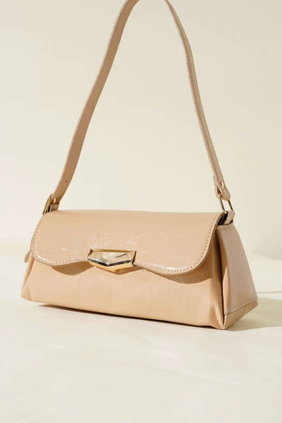 Mıknatıs Kapaklı Rugan Çanta Latte ürün görseli 1