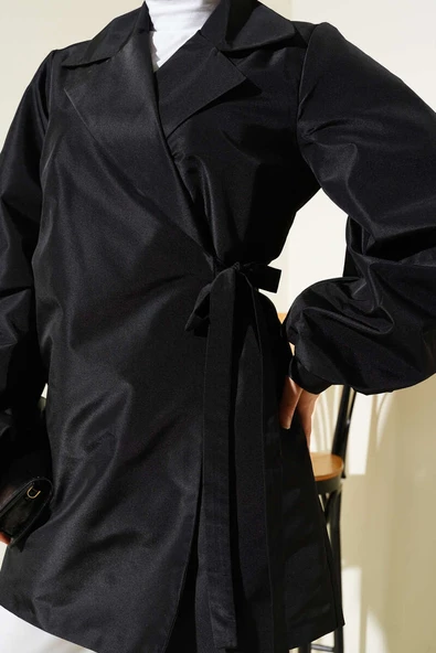 Yan Bağlamalı Parlak Tafta Ceket Siyah - Resim 4