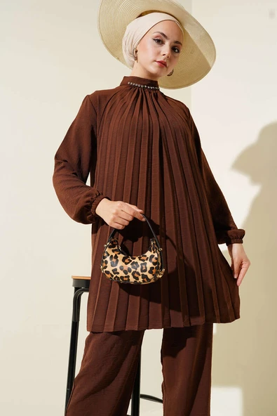 Yaka Taşlı Pileli Tunik İkili Takım Kahve - Resim 2