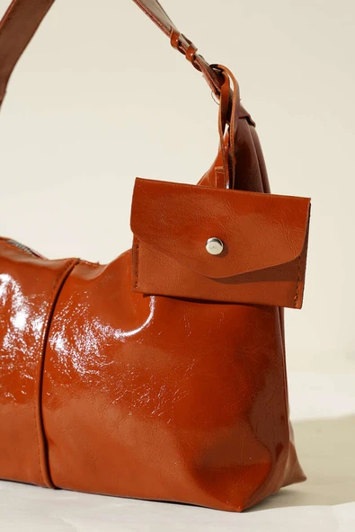 Bozuk Para Cüzdanlı Rugan Çanta Taba - Resim 3