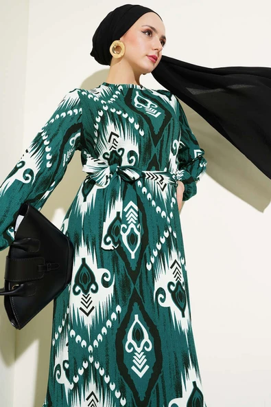 Desenli Kuşaklı Volanlı Elbise Zümrüt - Resim 2
