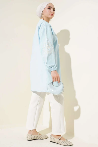 Yaka Düğmeli Nakışlı Tunik Mavi - Resim 3