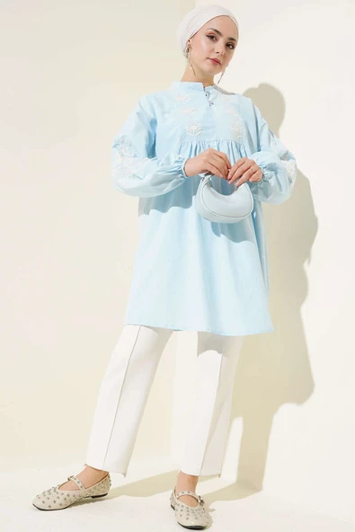 Yaka Düğmeli Nakışlı Tunik Mavi - Resim 2