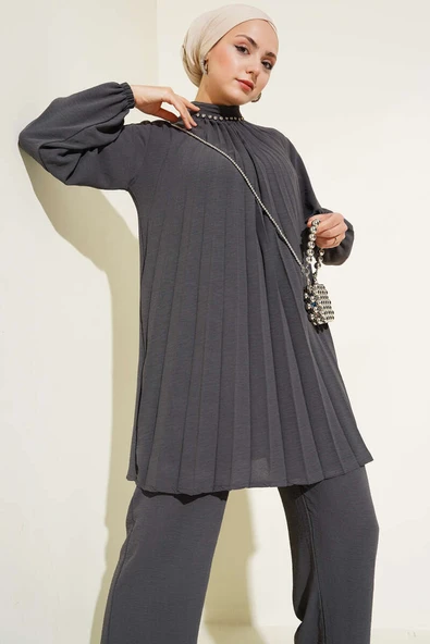 Yaka Taşlı Pileli Tunik İkili Takım Füme - Resim 2