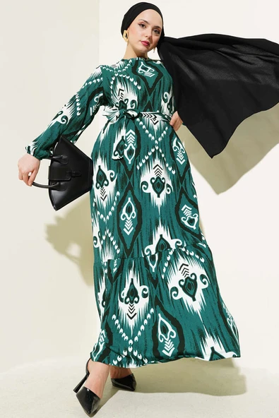 Desenli Kuşaklı Volanlı Elbise Zümrüt ürün görseli 1