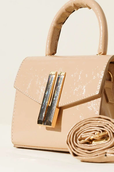 Metal Arma Detaylı Kare Çanta Latte - Resim 3