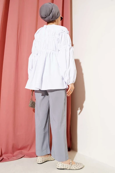 Çiçek Detaylı Kol Lastikli Bluz Beyaz - Resim 3