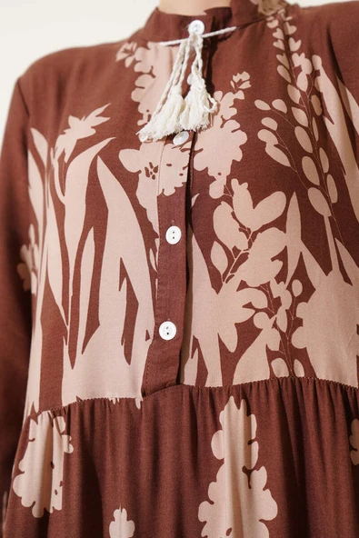 Yaka Bağcıklı Desenli Elbise Kahve - Resim 4
