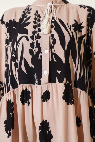 Yaka Bağcıklı Desenli Elbise Latte - Resim 4