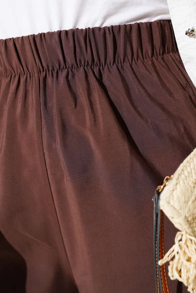 Parlak Görünümlü Kumaş Pantolon Acı Kahve - Resim 4