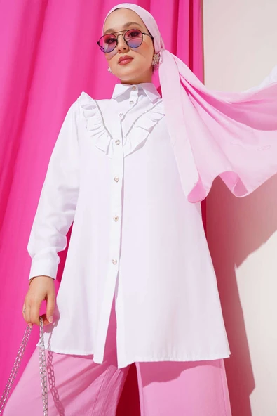 Önü Fırfır Taş Şerit Geçişli Düğmeli Gömlek Beyaz ürün görseli 1