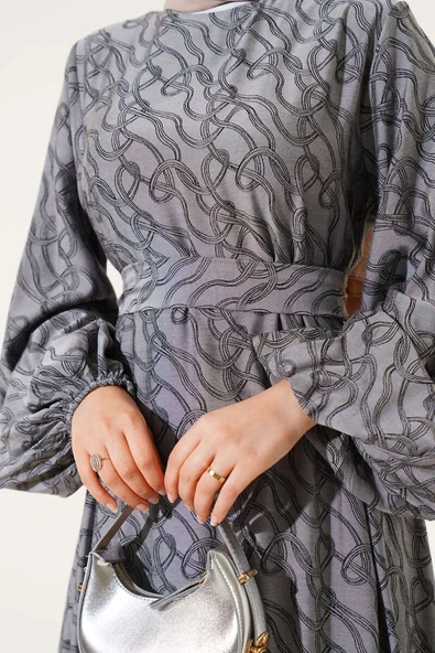 Bilek Lastikli Düğüm Desen Elbise Gri - Resim 4