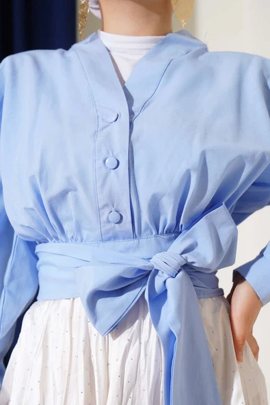 V Yaka Bağlamalı Kısa Gömlek Mavi - Resim 4