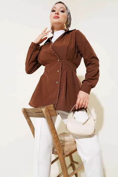 İnci Detaylı Belden Pileli Gömlek Kahve ürün görseli 1