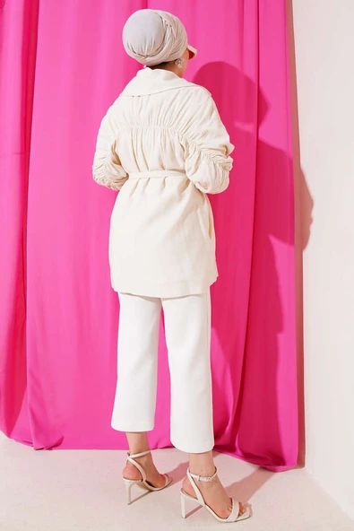 Gold Düğmeli Kolları Büzgülü Ceket Bej - Resim 3