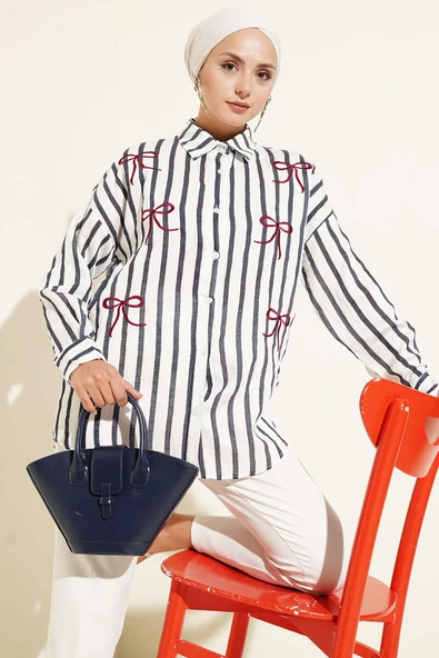 Kurdele Nakışlı Çizgili Gömlek Lacivert ürün görseli 1