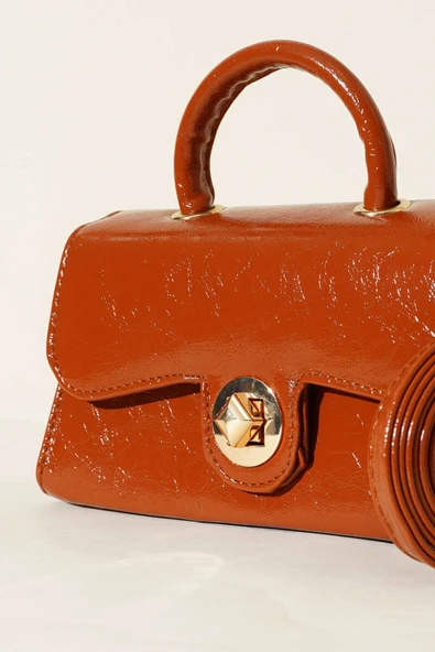 Gold Kilitli Rugan Çanta Taba - Resim 3