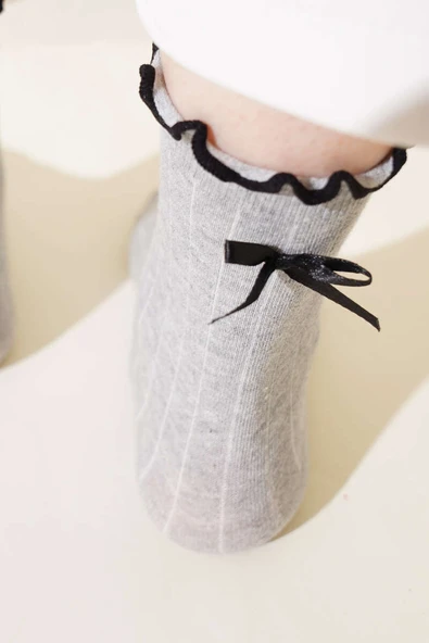 Kurdele Aksesuarlı Çorap Gri - Resim 2