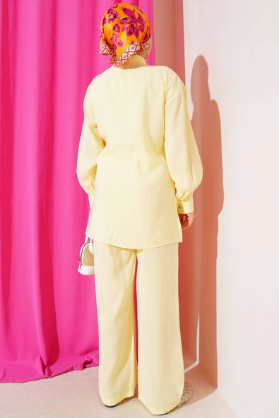 Yan Kemerli Düğmeli İkili Takım Sarı - Resim 3