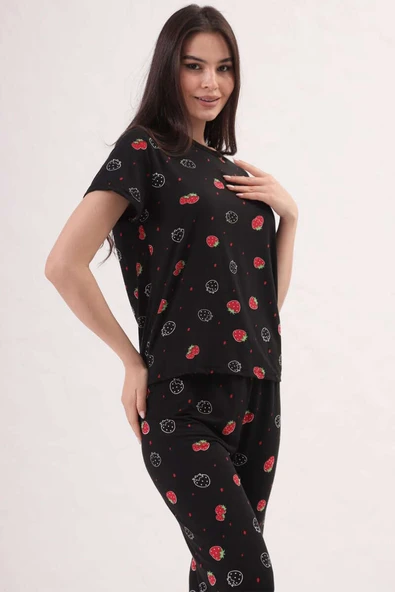 Desenli Bisiklet Yaka Pijama Takımı Siyah Kırmızı ürün görseli 1
