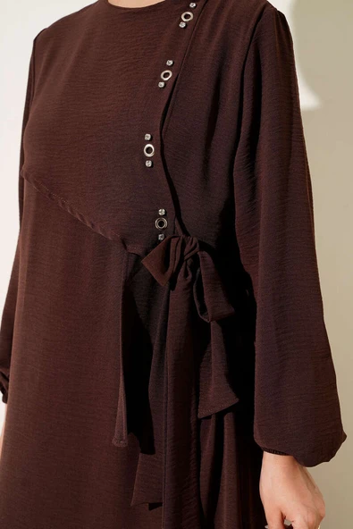 Taşlı Kuş Gözü Detaylı Bağlamalı Elbise Kahve - Resim 4