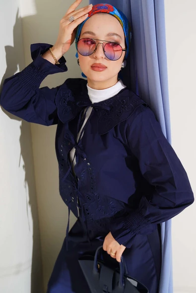 Bebe Yaka Nakışlı Bağlamalı Bluz Lacivert ürün görseli