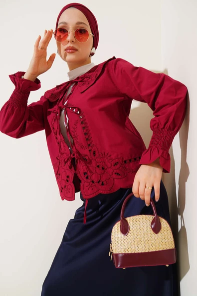 Bebe Yaka Nakışlı Bağlamalı Bluz Bordo ürün görseli