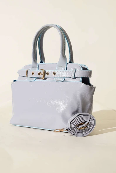 Kemer Geçiş Detaylı Parlak Çanta Bebe Mavi ürün görseli 1