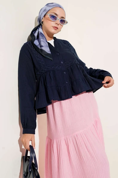 Dantel Detaylı Kısa Bluz Lacivert ürün görseli