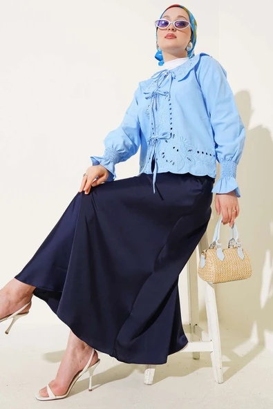 Bebe Yaka Nakışlı Bağlamalı Bluz Mavi - Resim 2